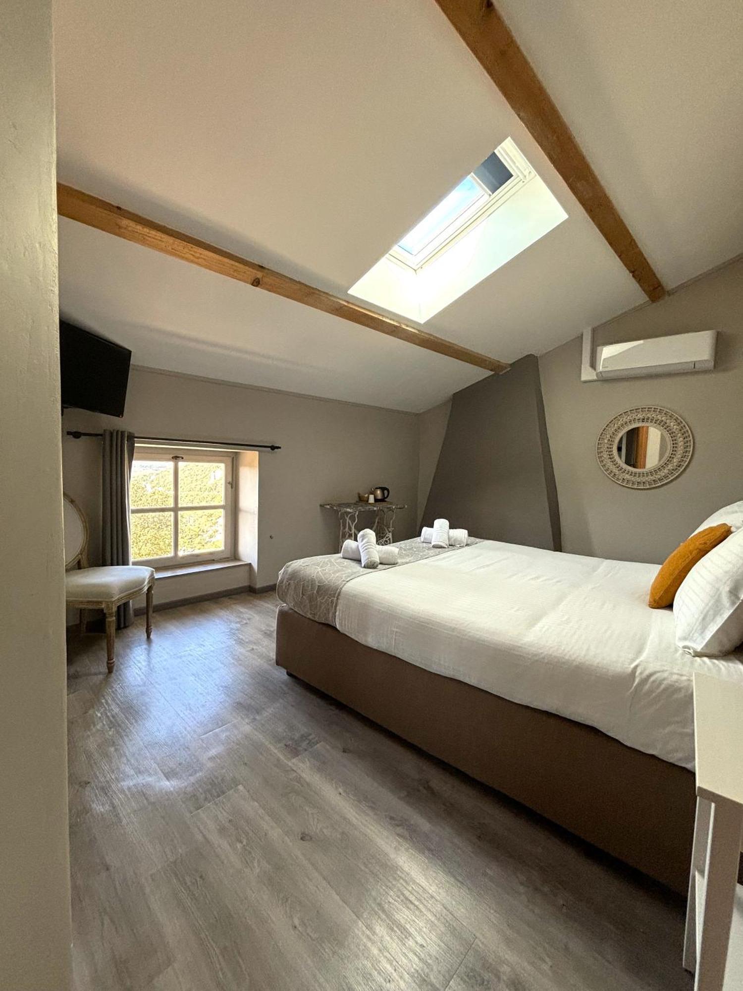 Hotel Restaurant Clos Des Sullys Montclus  외부 사진